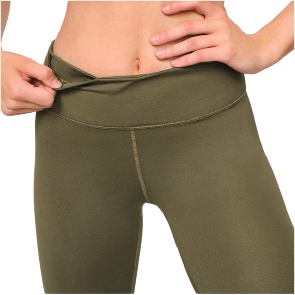 OUTDOOR VOICES Women's Tech Sweat 7/8 Leggings in Vine | Olive Green | Medium - Picture 3 of 8